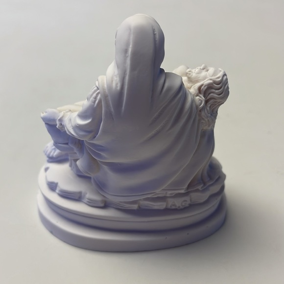 Pieta of Michelangelo in White Composite Statue 3.5” Tall. - Picture 2 of 6
